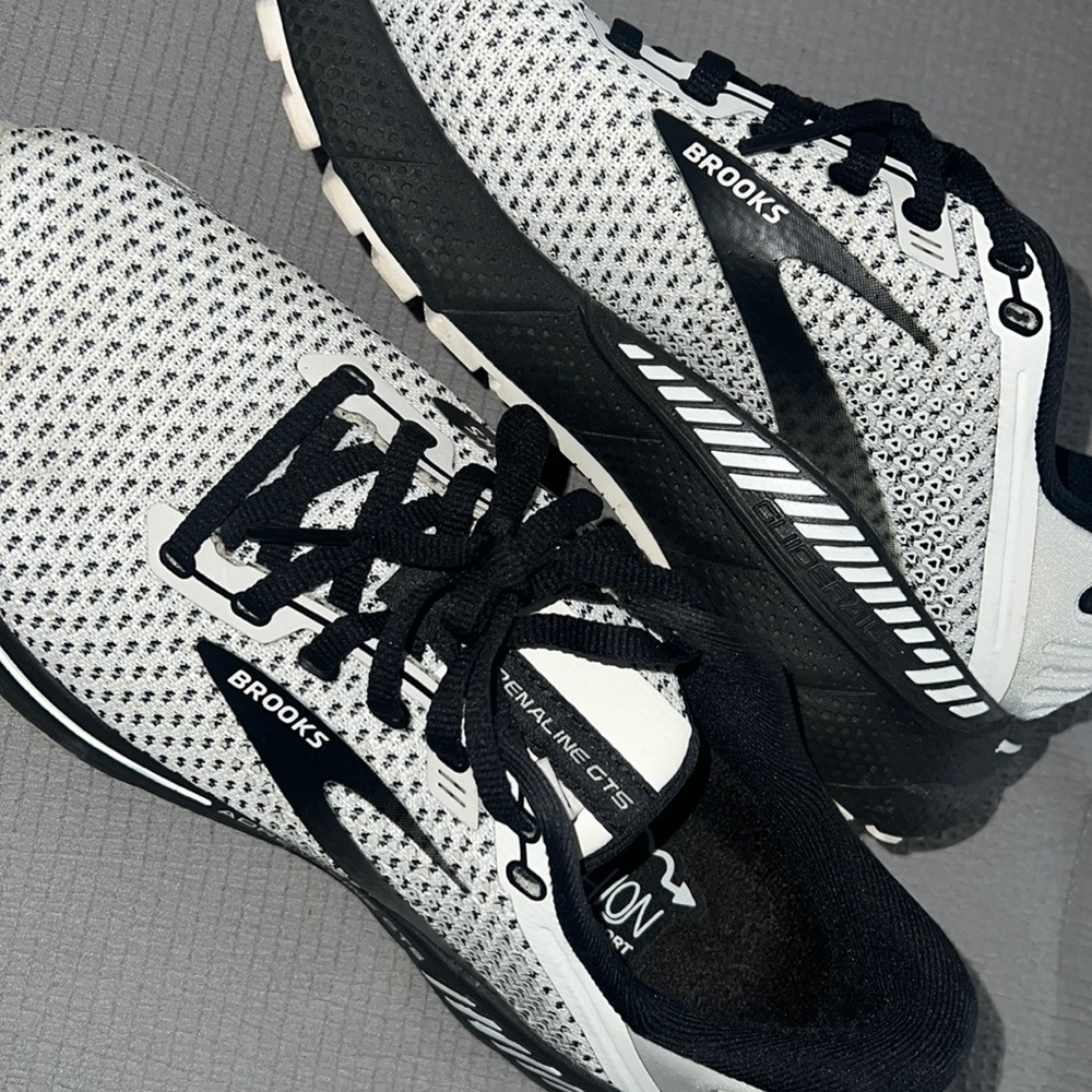 Shoes brooks
